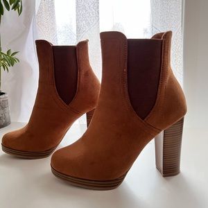 Women’s tan boots